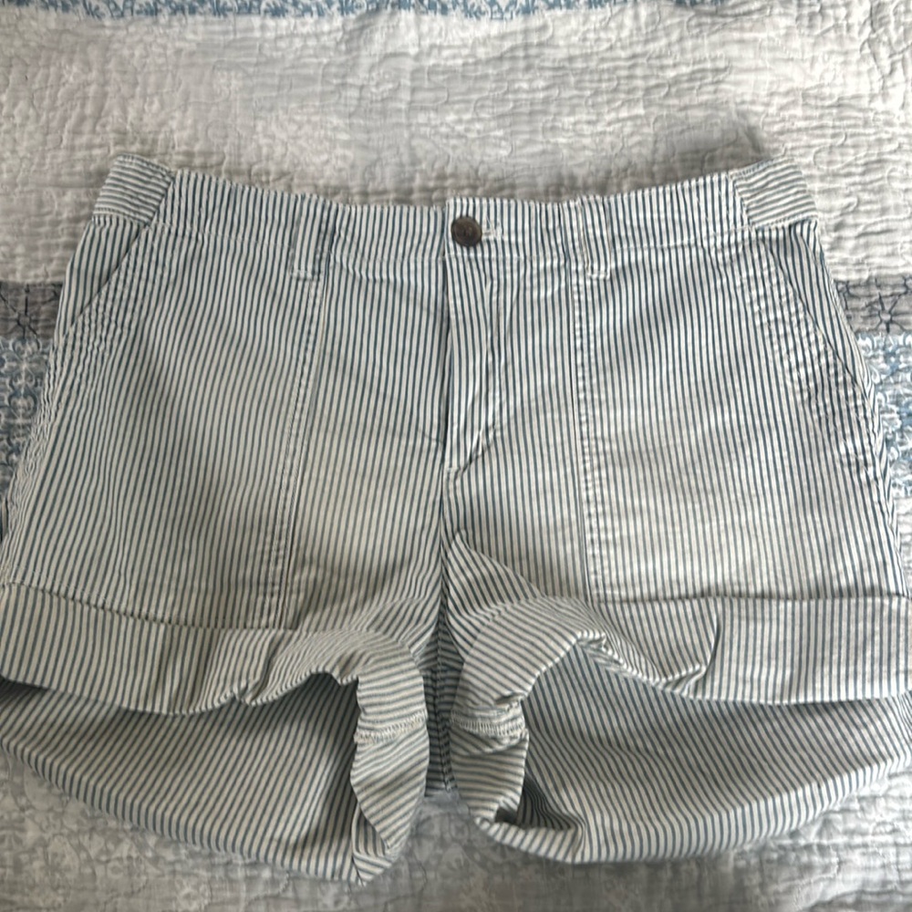 Gap chino shorts size 6